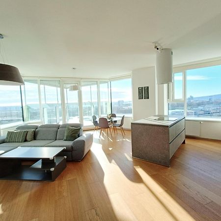 Sag Panorama Apartment 3 Rooms 19Th Floor Great View Free Parking ブラチスラヴァ エクステリア 写真