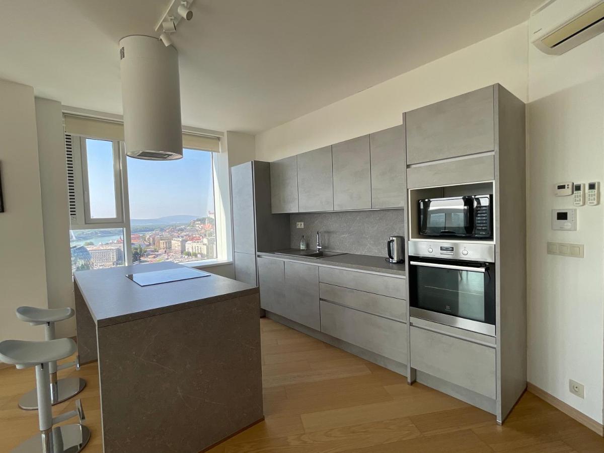 Sag Panorama Apartment 3 Rooms 19Th Floor Great View Free Parking ブラチスラヴァ エクステリア 写真