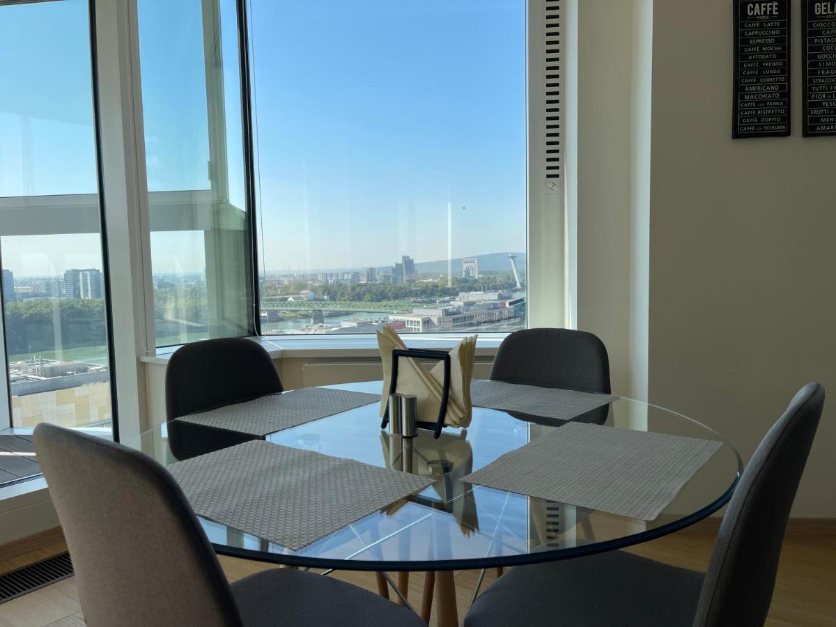 Sag Panorama Apartment 3 Rooms 19Th Floor Great View Free Parking ブラチスラヴァ エクステリア 写真