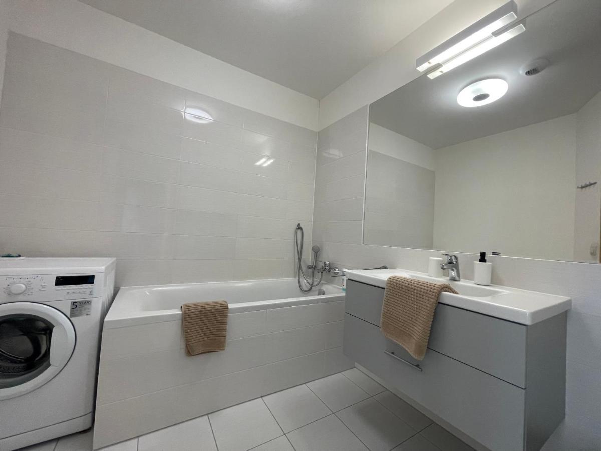 Sag Panorama Apartment 3 Rooms 19Th Floor Great View Free Parking ブラチスラヴァ エクステリア 写真