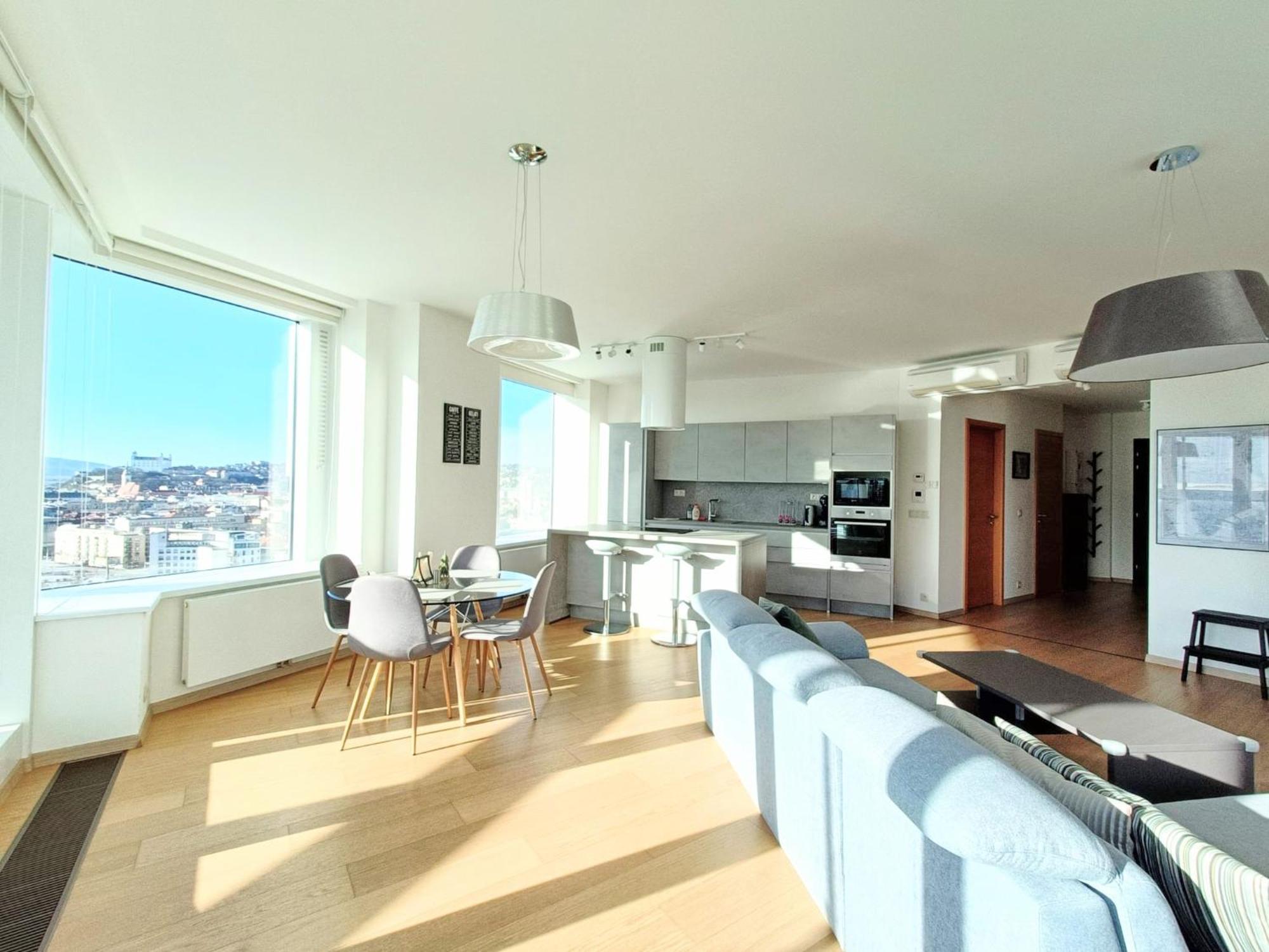 Sag Panorama Apartment 3 Rooms 19Th Floor Great View Free Parking ブラチスラヴァ エクステリア 写真