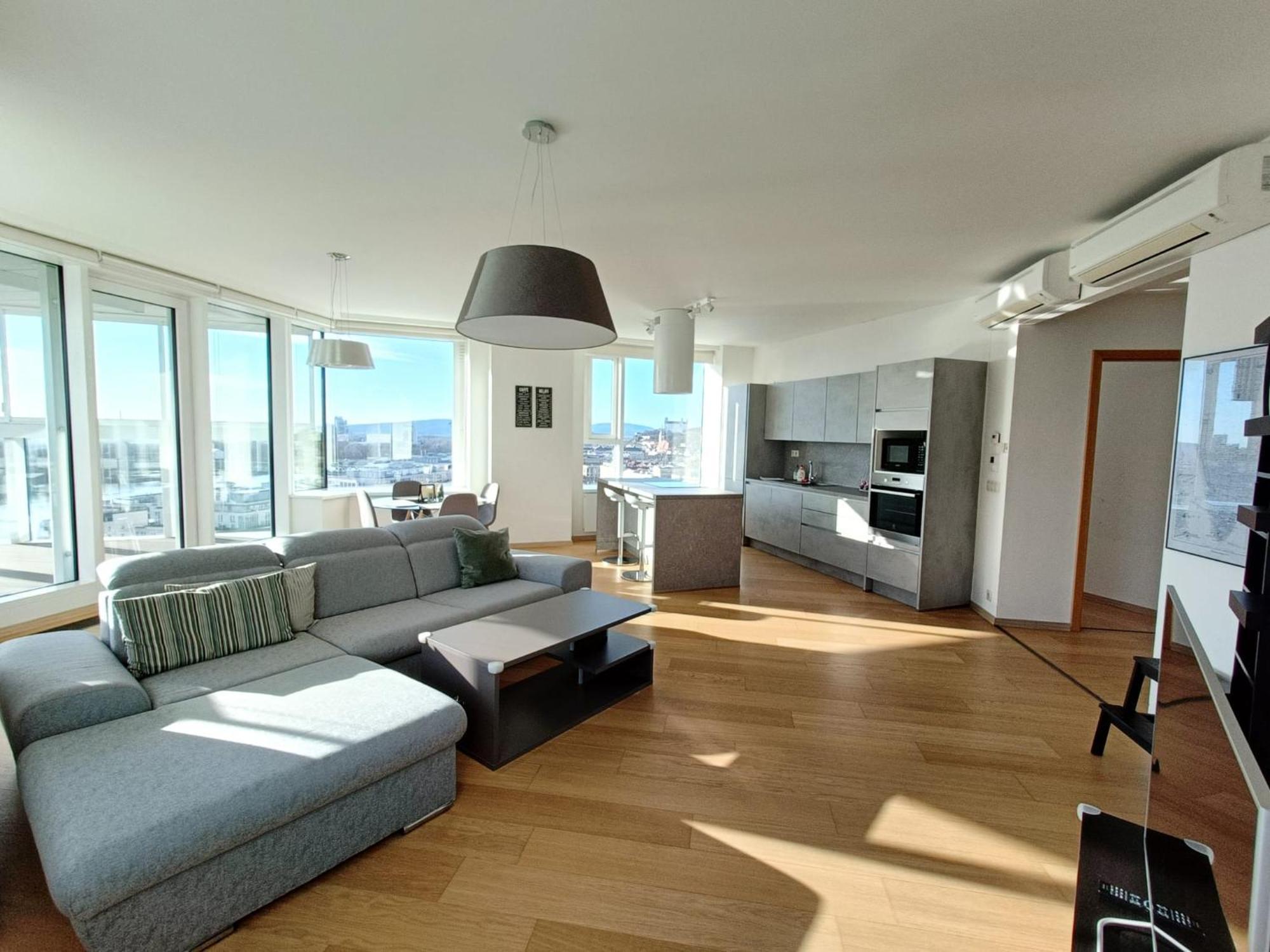 Sag Panorama Apartment 3 Rooms 19Th Floor Great View Free Parking ブラチスラヴァ エクステリア 写真