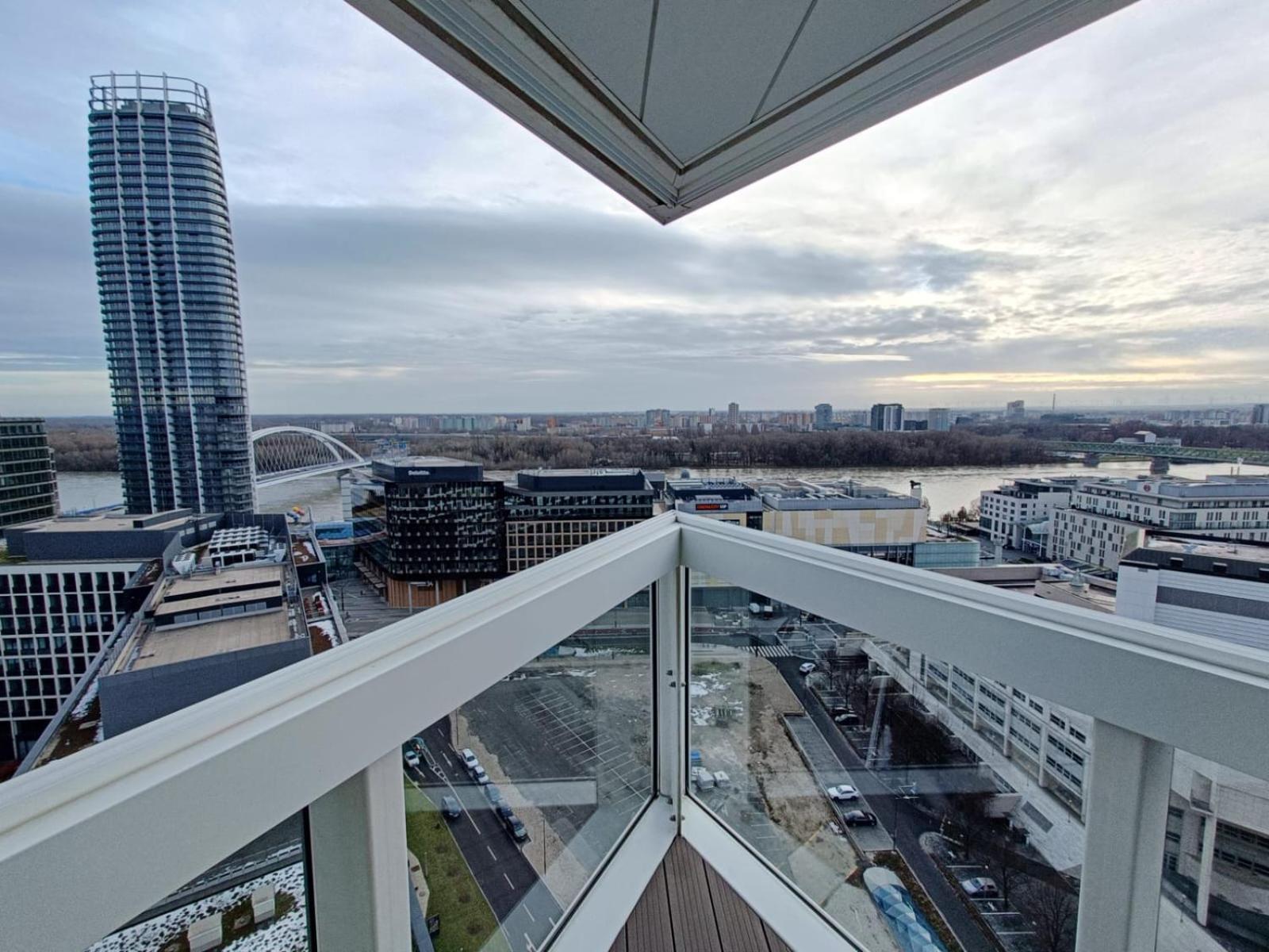 Sag Panorama Apartment 3 Rooms 19Th Floor Great View Free Parking ブラチスラヴァ エクステリア 写真